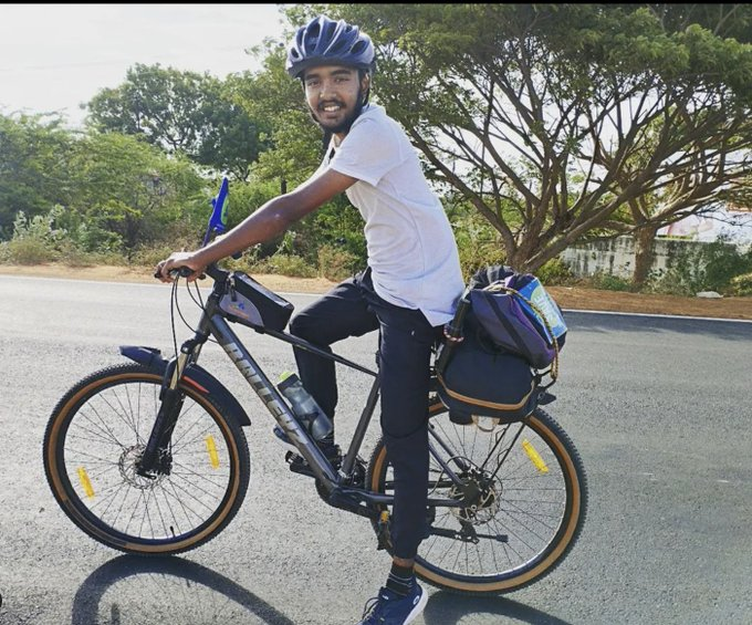NaturallySudha's tweet photo. @SadhguruJV @cpsavesoil @soilsahiljha Relentless commitment of a focused mission to knock on doors &amp; garner support for the #SaveSoil mvmt, this young lad @soilsahiljha has taken up an arduous task of cycling. 
Here is requesting @OnePlus_IN &amp; @RedmiIndia whose products he uses as accessories to cheer &amp; support him https://t.co/j8NYfej57u