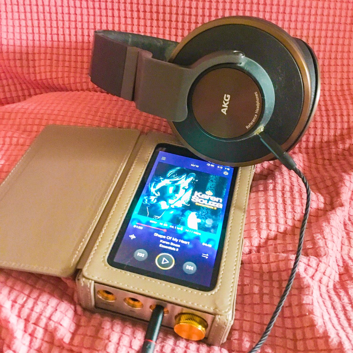 busso156's tweet photo. MNG...
K553mkIIイヤーパッドが着弾です😊
早速、K550から劣化したパッドを外し取付ました😃その後、久しぶりにDX300MAXで聴きました。装着感は相変わらず気持ちいいです。K550...DX300MAXで聴くととても良いです☺️
#AKG
#K550
#DX300MAX https://t.co/sF4VvAXvDw
