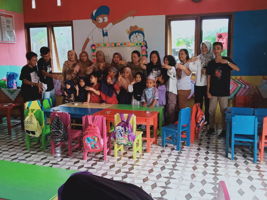 FAD_Bolsel's tweet photo. Forum Anak Daerah Bolaang Mongondow Selatan Perdana mengadakan kegiatan "SOBAT SABTU" Sosialisasi Bantu Anak Tumbuh di TK Cerdas Molibagu dan TK Bunda Pinolosian Selatan. Trimakasih atas partisipasinya temanku
#stopkekerasanpadaanak 
#forumanak https://t.co/qslS2T6tZS