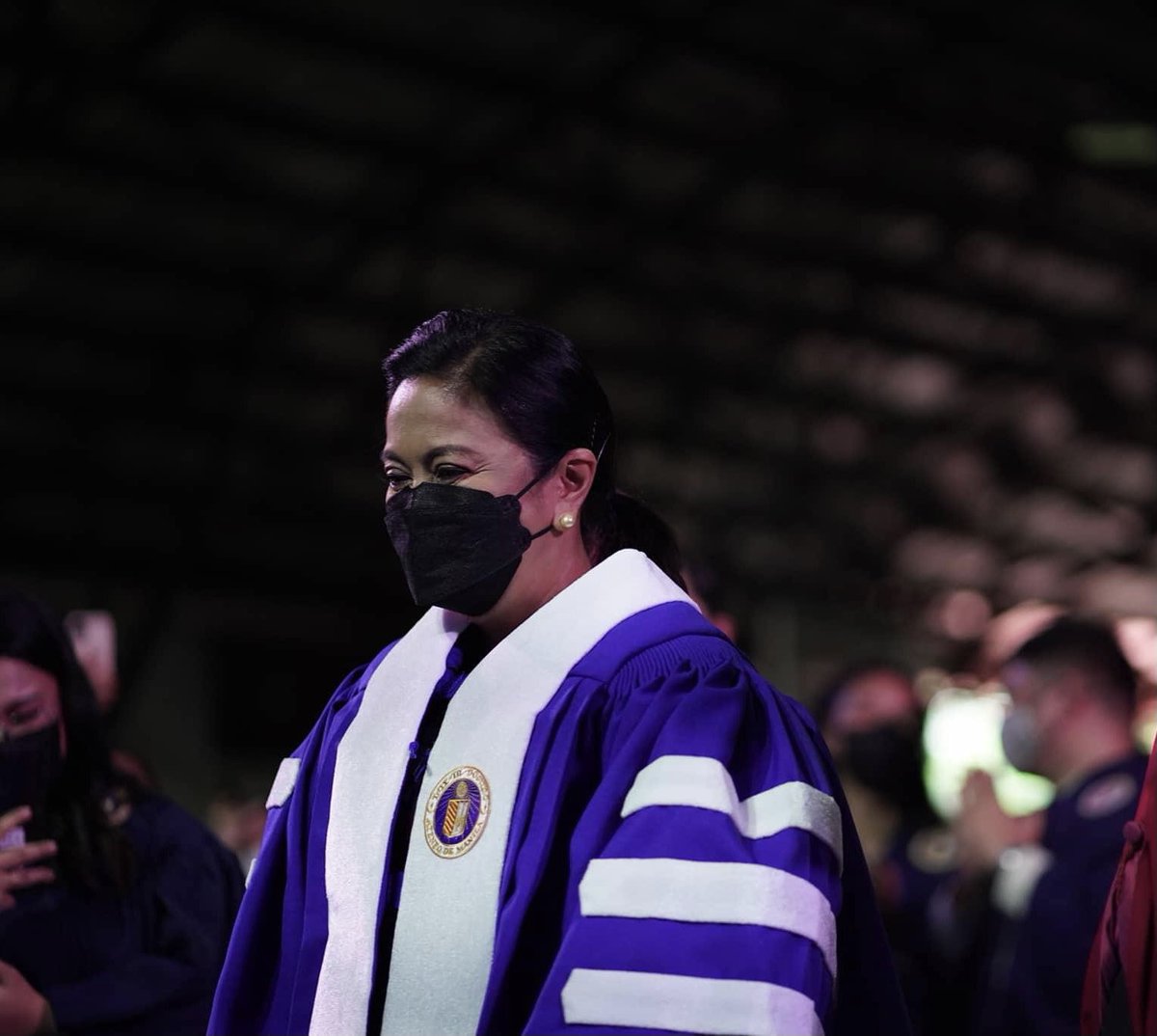 manilabulletin's tweet photo. Former vice president Leni Robredo delivers the commencement address at the Loyola Schools’ Class of 2022 graduation in Ateneo De Manila University on Saturday, Aug. 27. 📸: ADMU/Facebook | @MB_RAntonio https://t.co/yZJNMvt7Dh