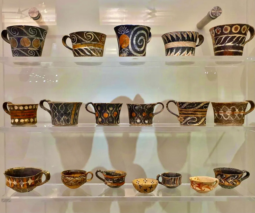 ancientorigins's tweet photo. These mugs are 3,700 years old. From the Minoan civilisation. Heraklion Museum, Crete, Greece.

https://t.co/em60taJgKH https://t.co/d3hQc1rGn7