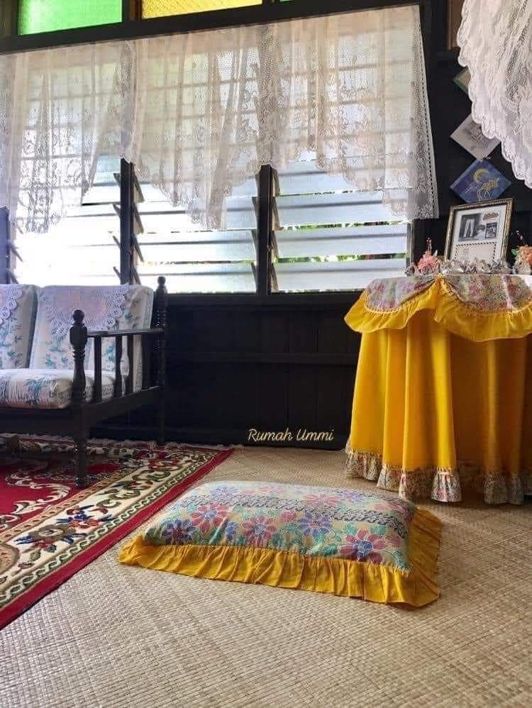 Nampak macam biasa, tapi ini salah satu tempat tidur petang yang sangat selesa. Angin luar bertiup masuk melalui tingkap, memang penambah rasa untuk lena. Niat asal hanya berbaring untuk rehatkan tubuh badan, tapi biasanya akan terlena jua. Betul-betul menggamit kenangan.