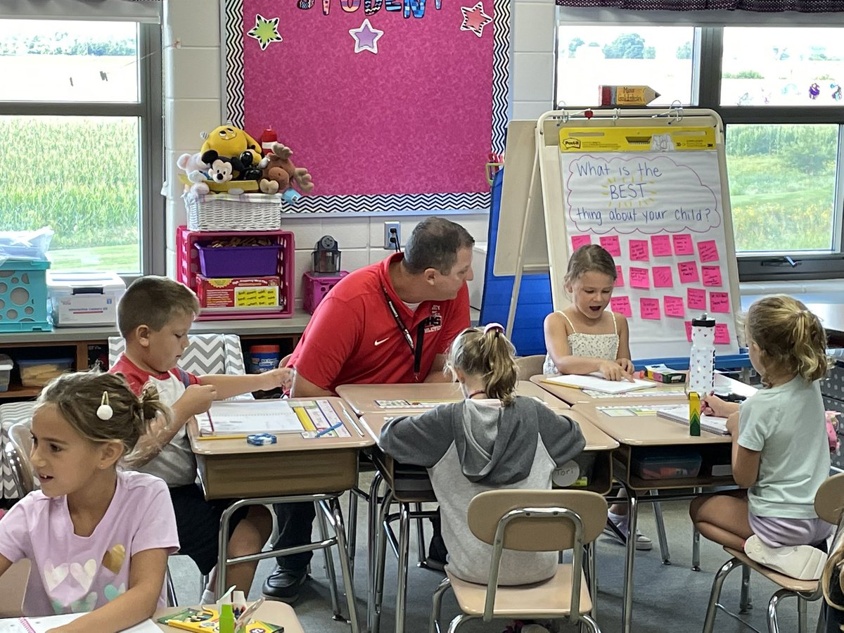 amygoldstein23's tweet photo. @ScottRowe158 @Dist158 @MackebenElem Thank you so much for visiting first grade, Dr. Rowe! https://t.co/oIeSPfsyZT