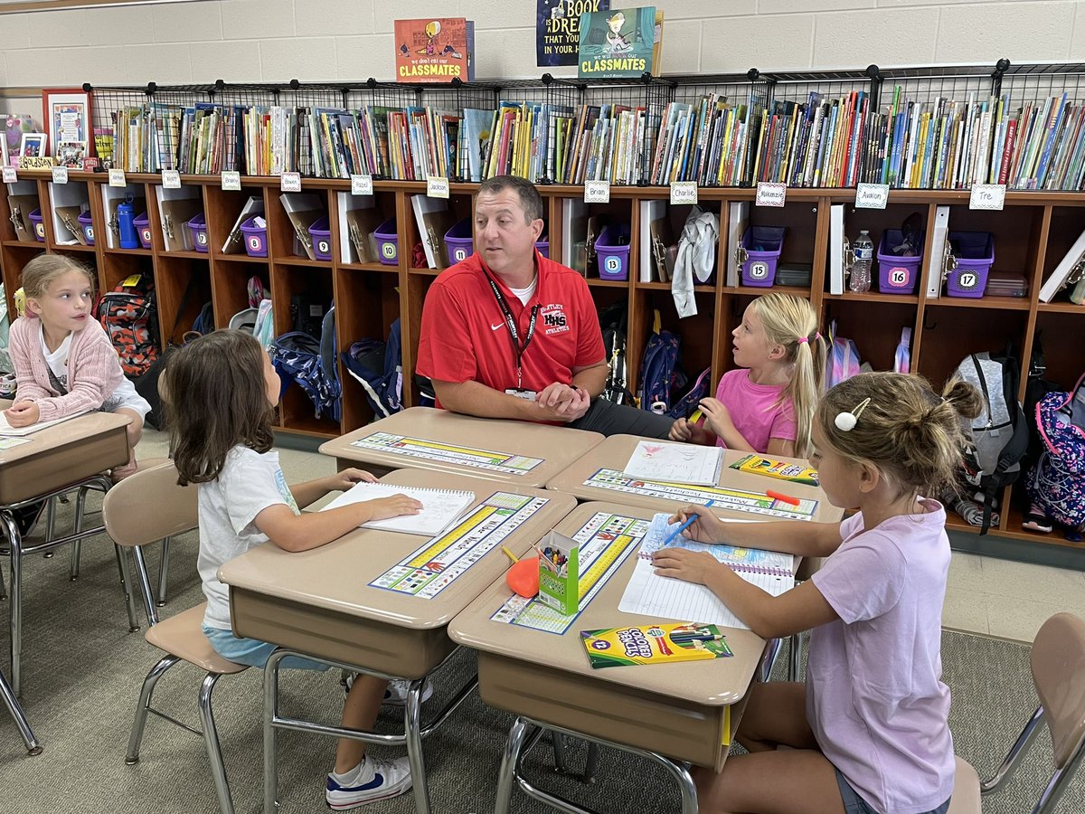 amygoldstein23's tweet photo. @ScottRowe158 @Dist158 @MackebenElem Thank you so much for visiting first grade, Dr. Rowe! https://t.co/oIeSPfsyZT