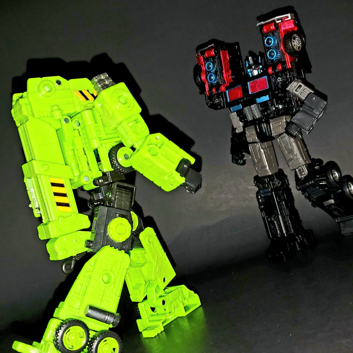 MarkyMarc413's tweet photo. "Oh? You're approaching me?"
#Transformers #Maccadam #JoJosBizarreAdventure #JoJo #Velocitron #VelocitronSpeedia500 #RoadHauler #BlackConvoy https://t.co/AZy9AykNLO