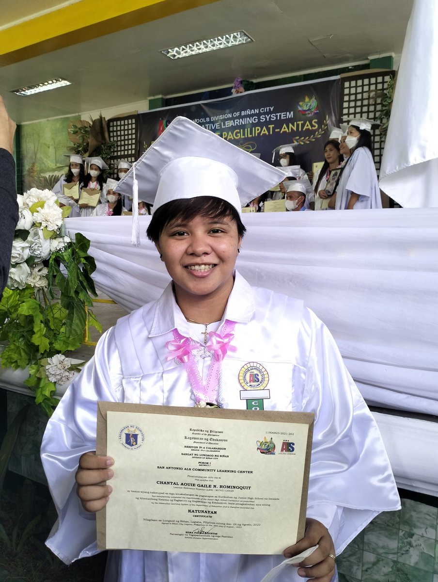 Queenestrella12's tweet photo. 🧑‍🎓🎓💑💙 https://t.co/bYjQRaitxC