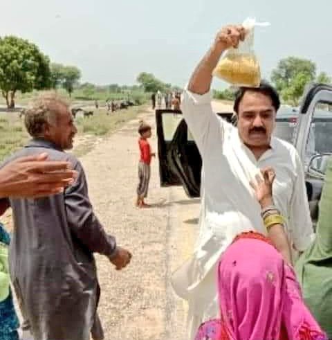 Lalika79's tweet photo. اس دلے کی شکل پر رعونت دیکھیں بس۔ یہ سندھی وڈیرہ ہے تعلق پیپلزپارٹی سے ہے۔ https://t.co/85MMOnLeDd