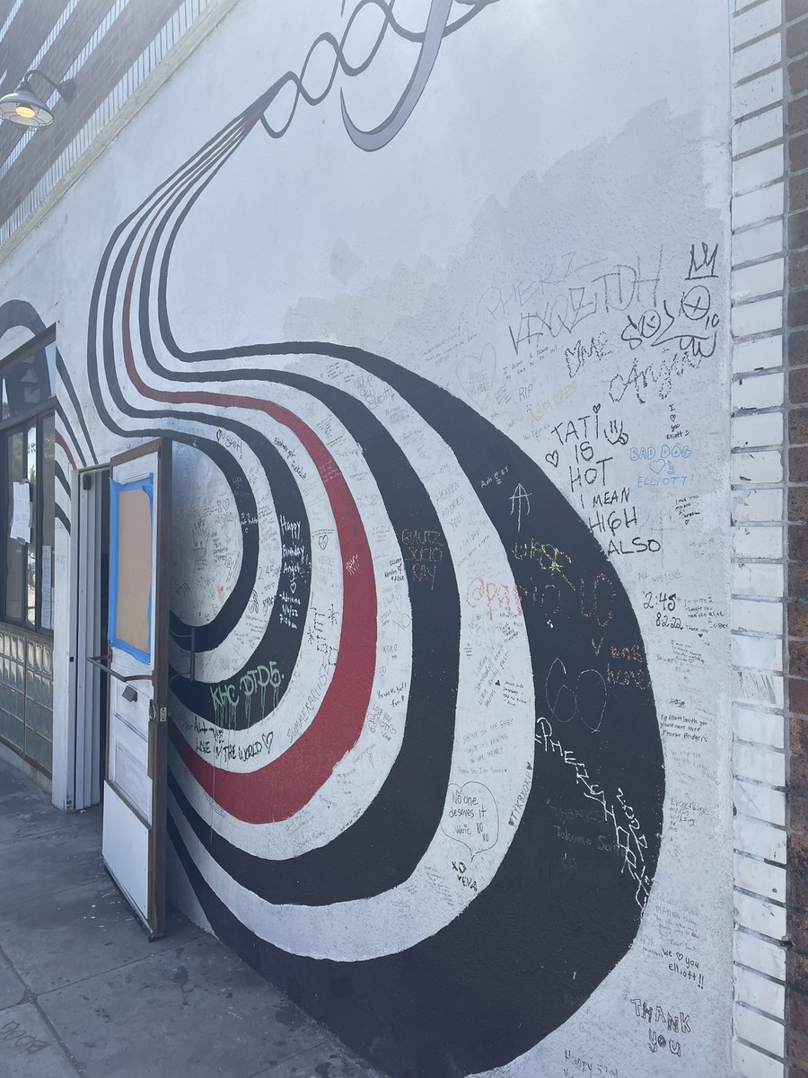 bezurker_mike's tweet photo. California vacation. Dragging the whole family to the Elliott Smith memorial before we leave LA. https://t.co/NzktyjnTAC
