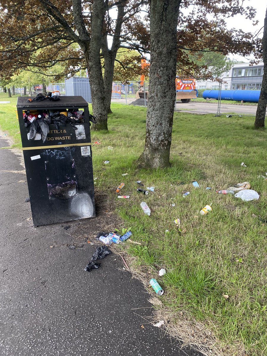 annatait_x's tweet photo. @GlasgowCC been noticing this for ages around Crookston/Pollok areas. Folk are trying to do the right thing, can we get bigger bins? More regular uplifts? An additional bin? Such a shame….needs resolved. https://t.co/4ynQ3gLUeM