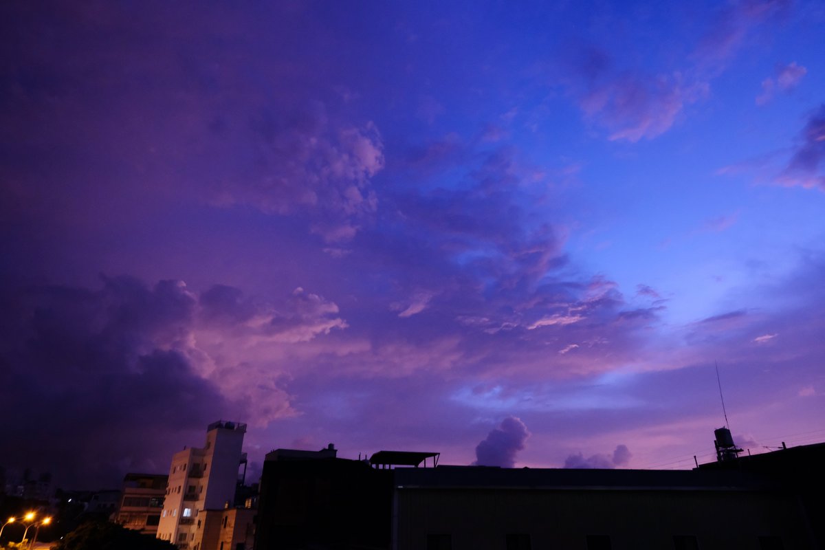 Libra7855's tweet photo. 同樣的天空,同樣的傍晚,不同的自動白平衡結果,奇幻色彩的照片
同じ空、同じ夕方、違うオートホワイオバランスでは、不思議な写真になりました
#fuji #fujifilm #xt2 #xf1024 #photography #urban #evening #sunset #cloud #clouds #sunlight #autowhitebalance #colorful #fujifilm_xseries https://t.co/syoUM4IqEU