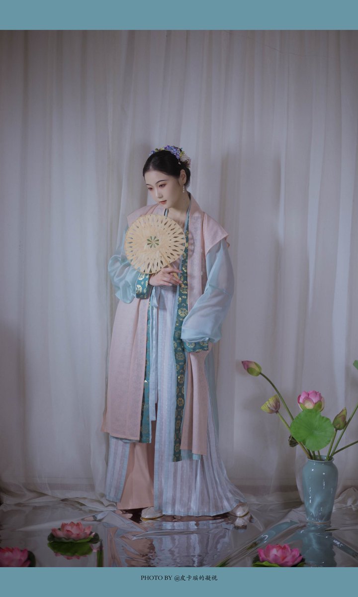 balabengta's tweet photo. #中華風 #漢服チャレンジ
#汉服挑战 #한푸_도전 #China #汉服 #漢服 #한푸 #中国女孩 
#Chinese_style #中国风 #中国  #Chinese #ChineseCulture #ChinaStory #hanfu_challenge #hanfu #hanfugirl  #chinesefashion 
南宋-四合云纹对襟衫配褙心配仅合围百迭裙配宋裤
图源：皮卡瑶的凝视 https://t.co/gxnUhFGgdN