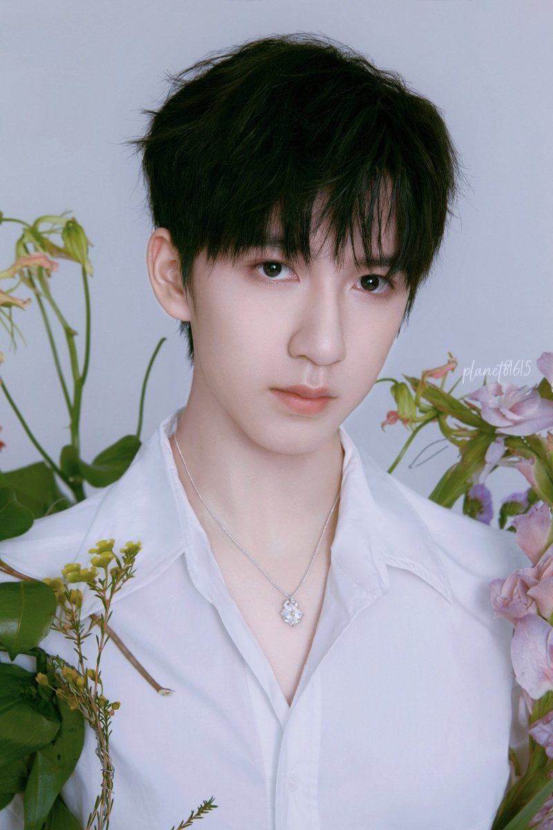 planet81615's tweet photo. #翔霖  

花と少年

#xianglin #严浩翔 #YanHaoxiang #贺峻霖 #HeJunlin #时代少年团 #TeensinTimes #idols https://t.co/cl1U8KzlLO