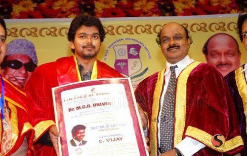 Akilan_offical's tweet photo. On This Day #Aug27th, Thalapathy @actorvijay Honorary Doctorate From Dr. #MGR University For His Extensive Philanthropic Works in 2007 ♥️
#Beast #Varisu @actorvijay https://t.co/RlhpKPKhJq