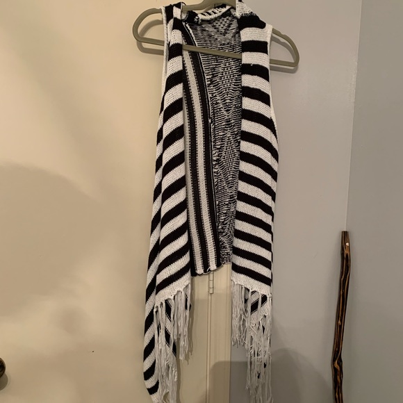 DaisysJeans's tweet photo. So good I had to share! Check out all the items I'm loving on @Poshmarkapp from @lovemydresses #poshmark #fashion #style #shopmycloset #yoins #saywhat #betseyjohnson: https://t.co/t6EzqqxtMk https://t.co/8OMDXDKnNF