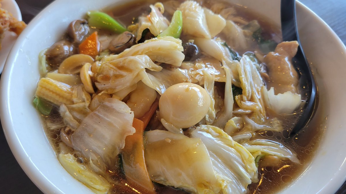 yama_kazu_chan's tweet photo. 本日のランチ
五目麺&amp;鶏唐揚げ
#ランチ
#ラーメン
#五目
#唐揚げ https://t.co/AEr8aCdVqZ