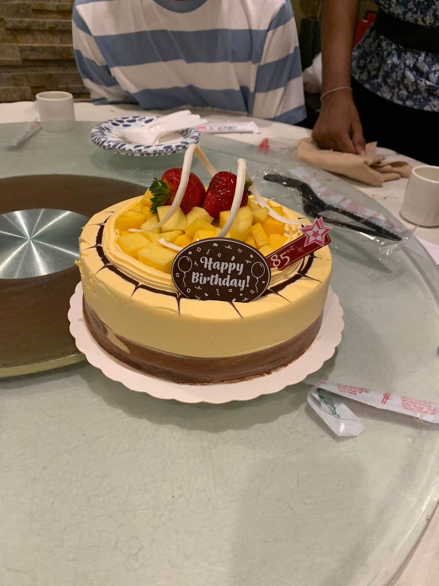 Federico's farewell party and @JuanPer57241596's birthday celebration last night! Had a blast with Chinese food, mango cake and midnight tea 😀🥳🎂