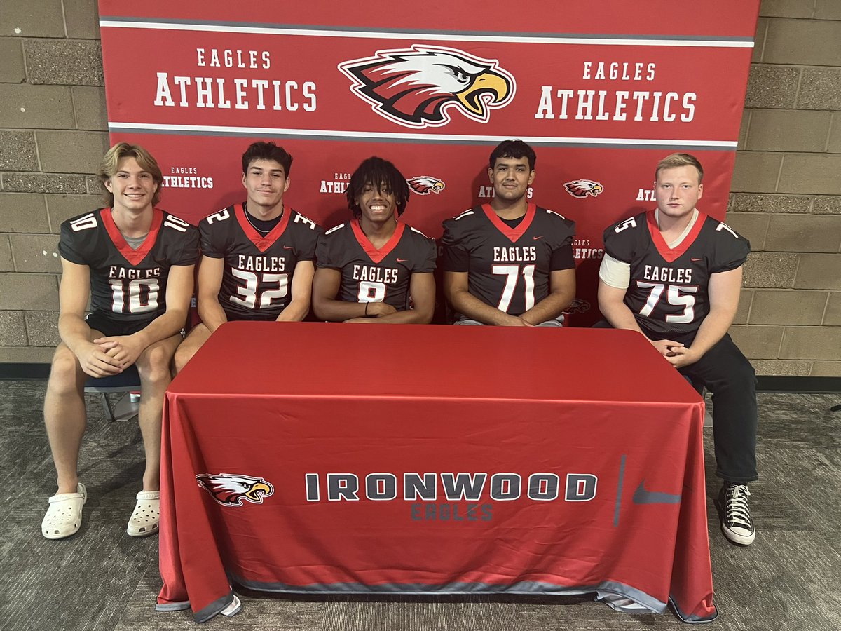 JuliaLopez3's tweet image. Tune into @azfamily’s #TheExtraPoint on Ch. 3 starting tonight to hear from players and coaches at the Peoria District Football Media Day 🏈