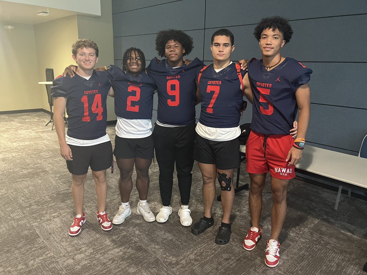 JuliaLopez3's tweet image. Tune into @azfamily’s #TheExtraPoint on Ch. 3 starting tonight to hear from players and coaches at the Peoria District Football Media Day 🏈