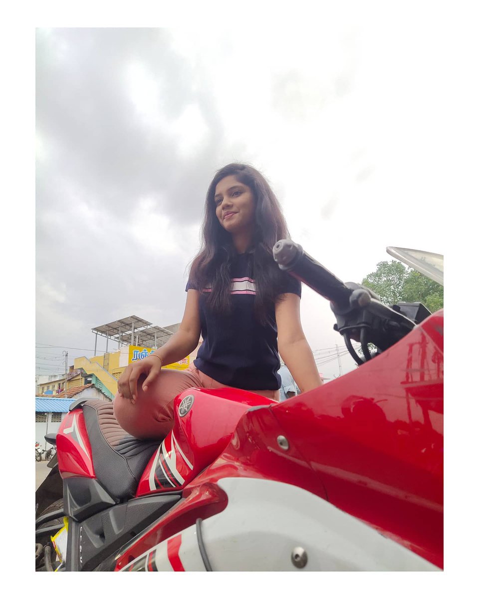 Pr_sudharshan's tweet photo. #Exclusive #trending #locationmode #actress #actresspranika #pranikadhakshu on location Bike lover....💕💕💕
#actresslife #ActressGallery #jezzmediacreations #prsudharshan https://t.co/4uwEBX7kfX