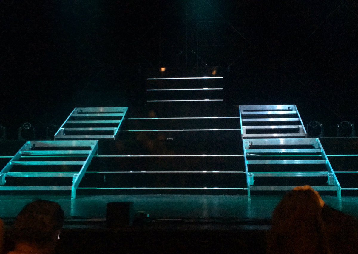 ShawolOT5's tweet photo. Went to see my favorite western/American vocal group, @HomeFreeGuys, a few hours agoโฆ they frequently lit the stage in Pearl Aqua. Coincidence? Nahโฆjust good taste (even if they arenโt aware ๐).
#EverybodyShouldBeShawol
#PearlAqua #Shawol #SHINee
#HomeFree #HomeFry https://t.co/KryhE4URdP