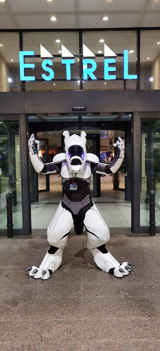 These pictures just turned out so well :3 #Eurofurence26 #eurofurence #synthsuit #synthfurry #furryfandom