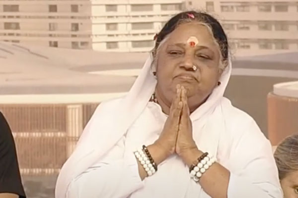 Amritanandamayi's tweet photo. Everything in existence—be it sentient and insentient—is an expression of the supreme power that is God. If we bow down in humility before that cosmic power—which actually resides within each and every one us—that power will flow to us. https://t.co/vbJJmw3rCq