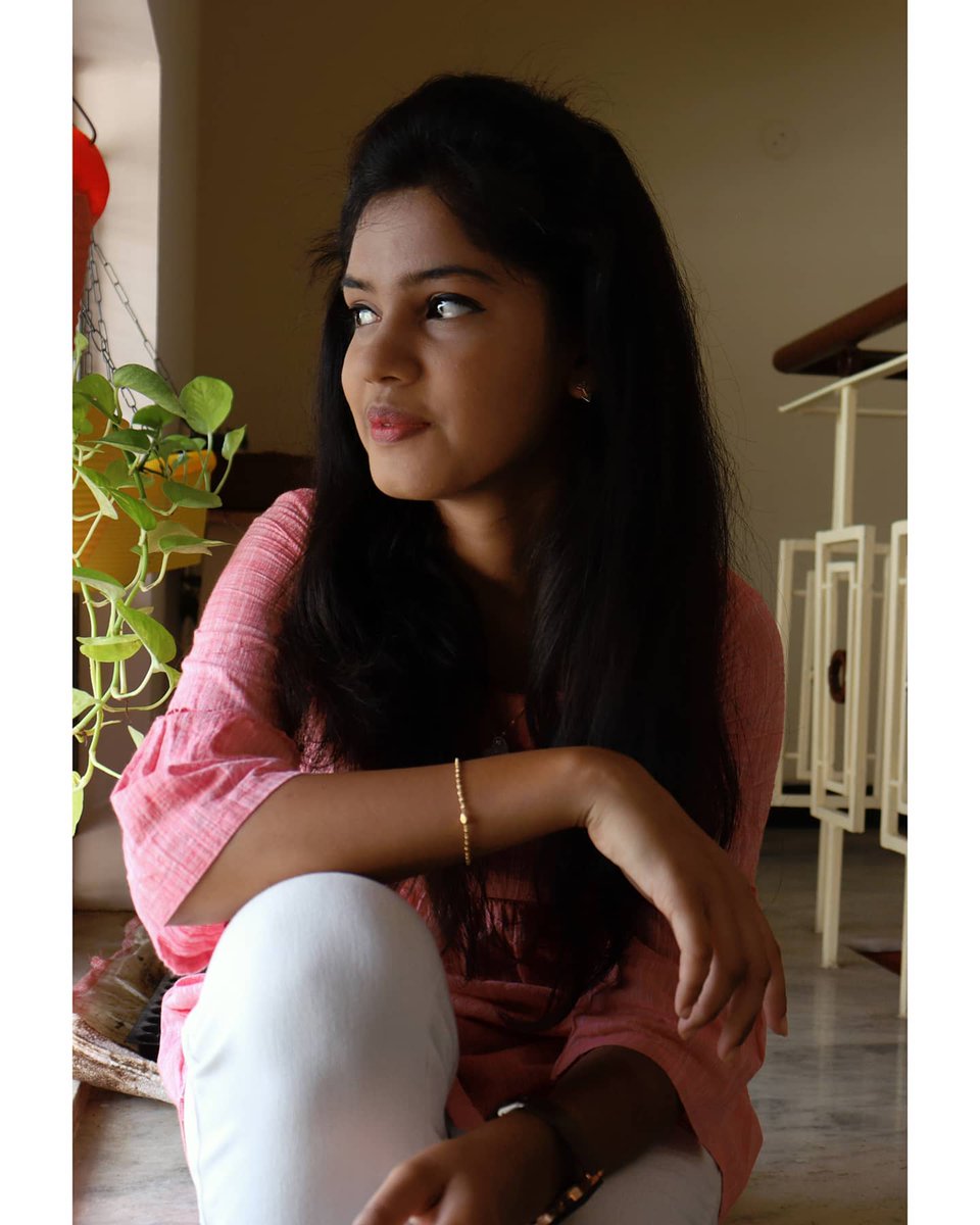 Pr_sudharshan's tweet photo. #Exclusive #trending #locationmode #actress #actresspranika #pranikadhakshu on location #shootmode
#actresslife #ActressGallery #jezzmediacreations #prsudharshan https://t.co/4gtgy2FKj1