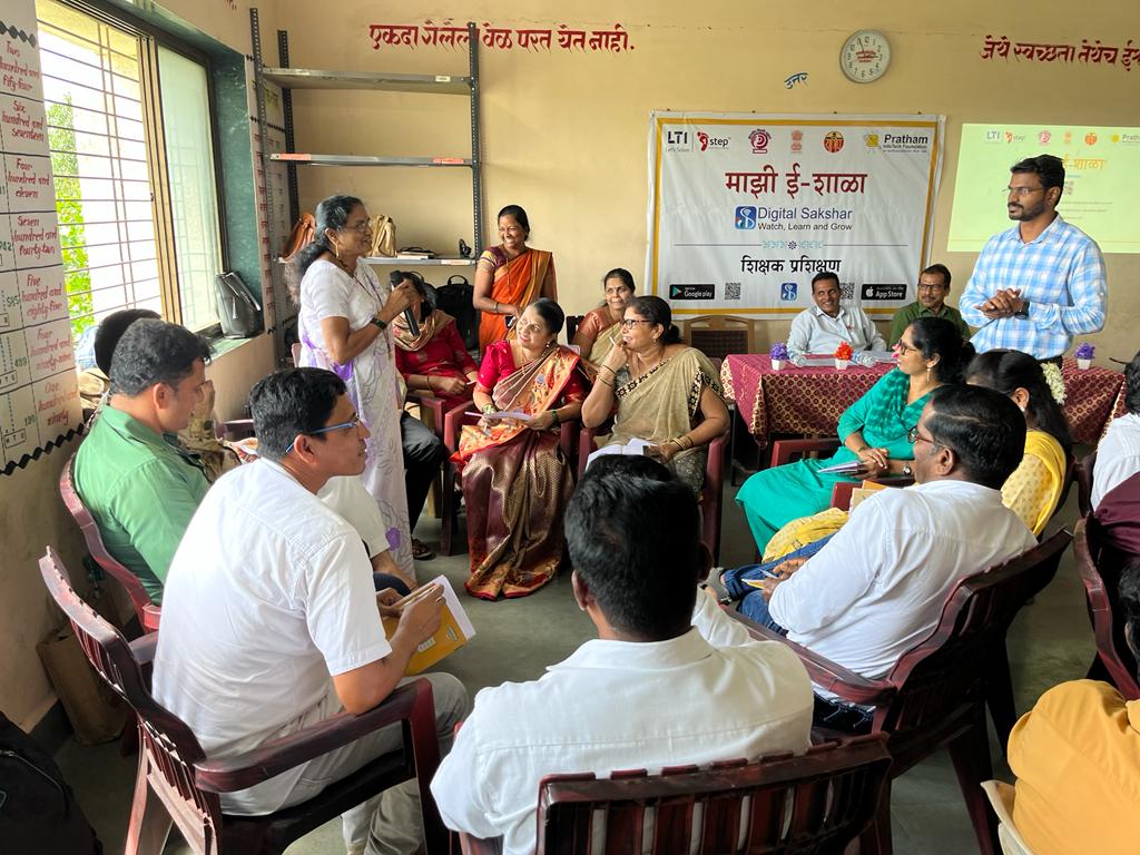 MahaSamagra's tweet photo. As you can see, our teachers &amp; students are all excited &amp; geared up to make this mission a roaring success. A collaboration of the Maharashtra Prathamik Shikshan Parishad with @PrathamInfoTech, this initiative will look to use a multi-pronged approach to enhance #digitalliteracy. https://t.co/MdV7UNOnNF