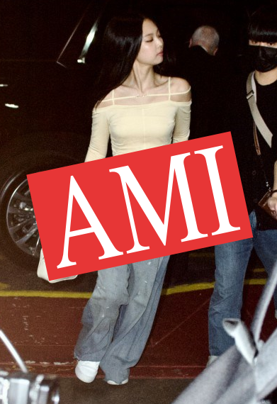 Zoinpotts's tweet photo. blackpink jennie go to the studio to rehearse for the MTV VMAS in New York City #blackpink #jenniekim https://t.co/EajhIQxlEI