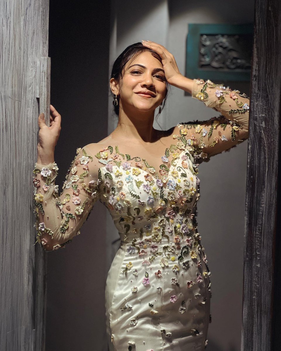 Fridaymedia2's tweet photo. Cute Madonna Sebastian Latest Photos
#madonnasebastian #actress #gown #fishcut #white #happiness #latenight
#kerala9
@MadonnaSebast14
@kerala9 https://t.co/Wi7LOKcZX2