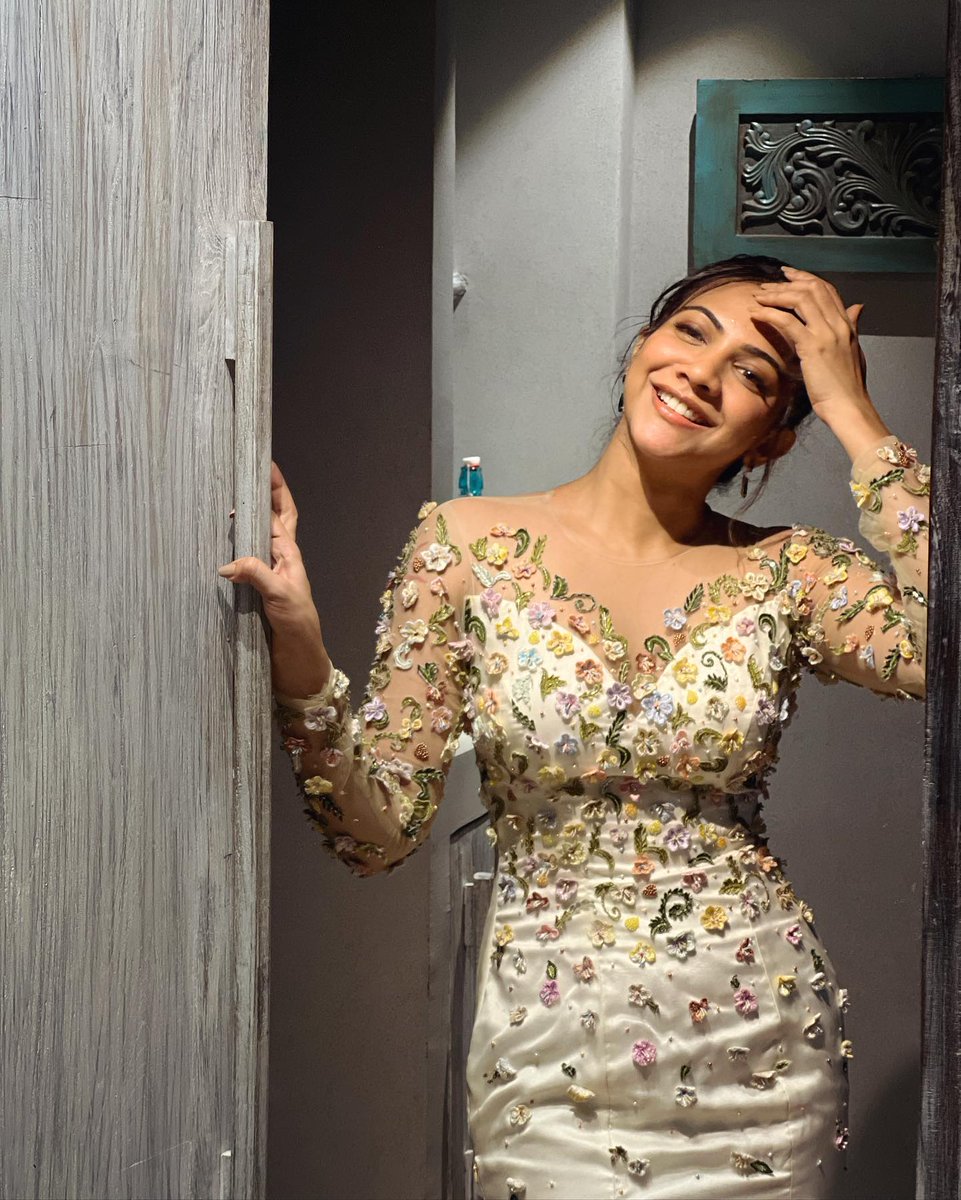 Fridaymedia2's tweet photo. Cute Madonna Sebastian Latest Photos
#madonnasebastian #actress #gown #fishcut #white #happiness #latenight
#kerala9
@MadonnaSebast14
@kerala9 https://t.co/Wi7LOKcZX2