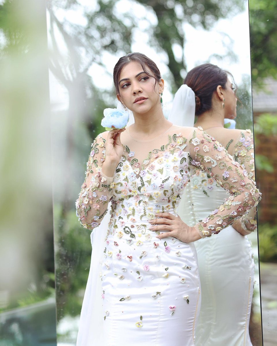Fridaymedia2's tweet photo. Cute Madonna Sebastian Latest Photos
#madonnasebastian #actress #gown #fishcut #white #happiness #latenight
#kerala9
@MadonnaSebast14
@kerala9 https://t.co/Wi7LOKcZX2