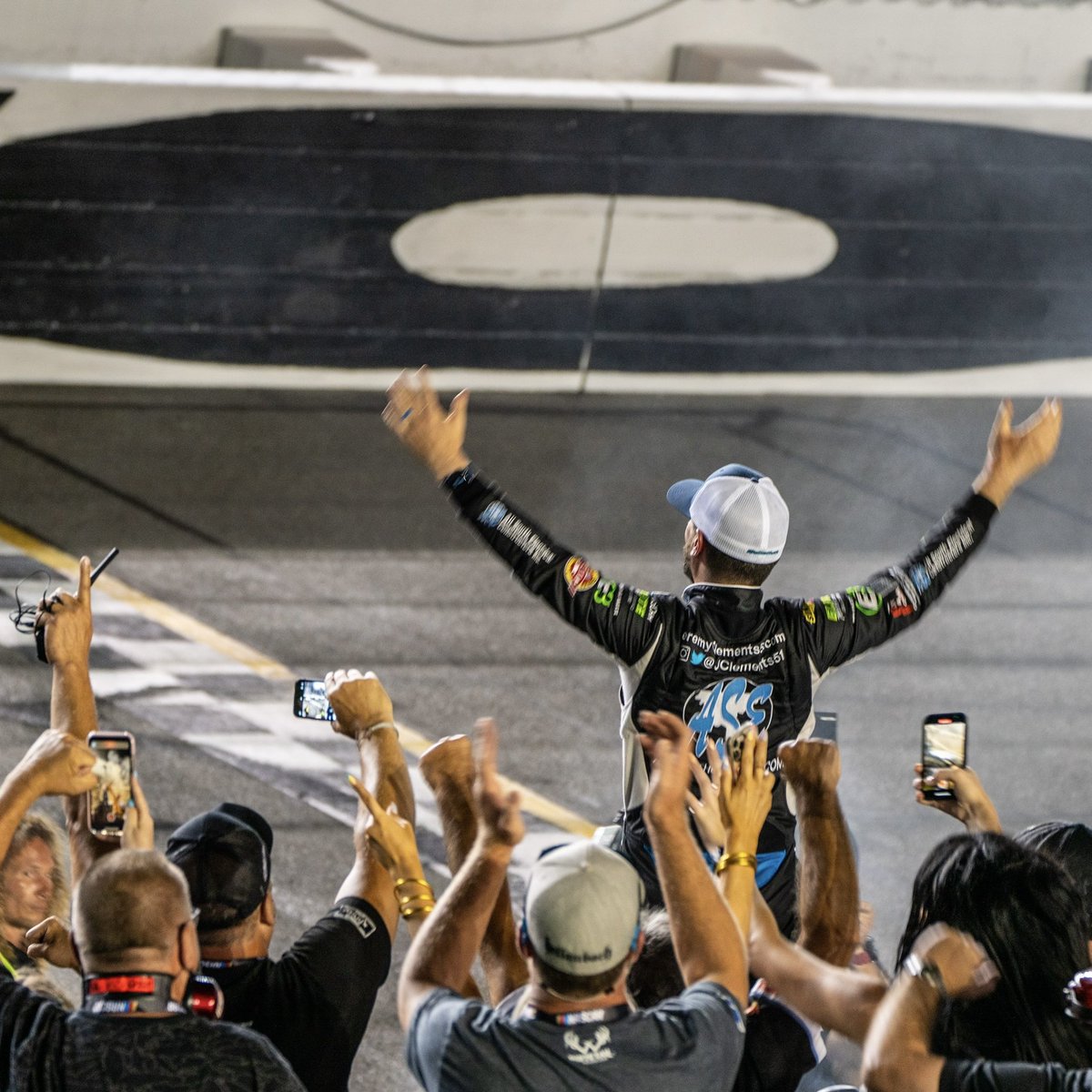 NASCAROReillyAP's tweet photo. Victory. https://t.co/eL0hgiDb7c