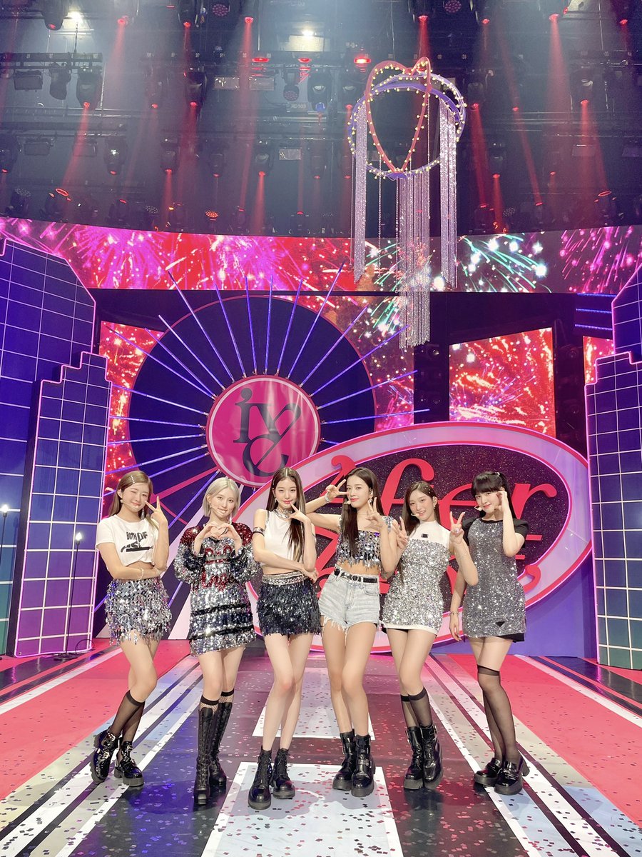 shine bright like a disco lamp on yesterday’s music bank 🪩 the stage set and out fit is going well! i mean- look at them? fit each other making it a beautiful stage ୨୧ yesterday was fun dives, thank you for the love, support and your loud cheers yesterday!