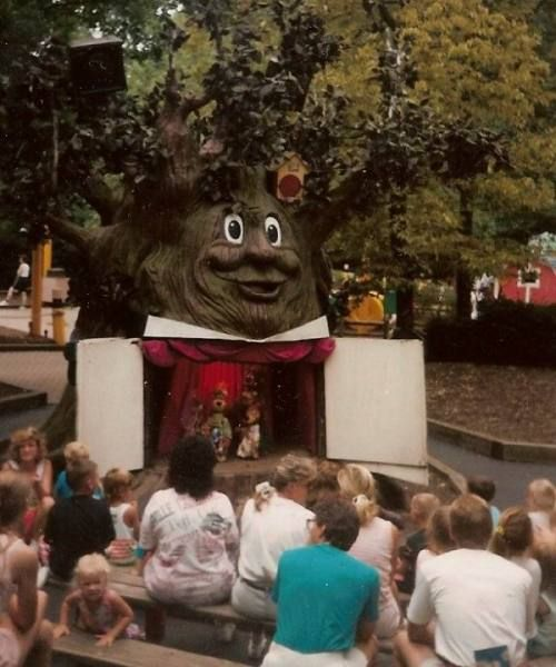 KIHistory's tweet photo. @sleepinglion78 @GBNewsdotcom Looks like a show in the beloved Puppet Tree theater! https://t.co/X25Nr7nJIe