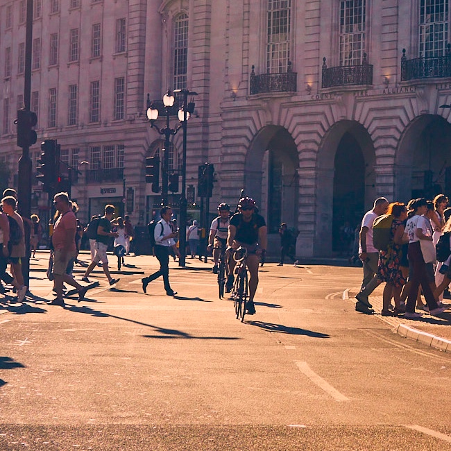 RupertHitchcox's tweet photo. Morning Commute
.
.
.
.
#LondonStreets #wethephotographers #artofvisuals #artofvisuals #igersoflondon #justgoshoot #MorningCommute #londonlandmarks #Greenwich #CentralBusinessDistrict #signs #brands, #oldsignage #classicdesign #moped #hotdayz #cafe #summerinthecity https://t.co/MGdJM38jGT