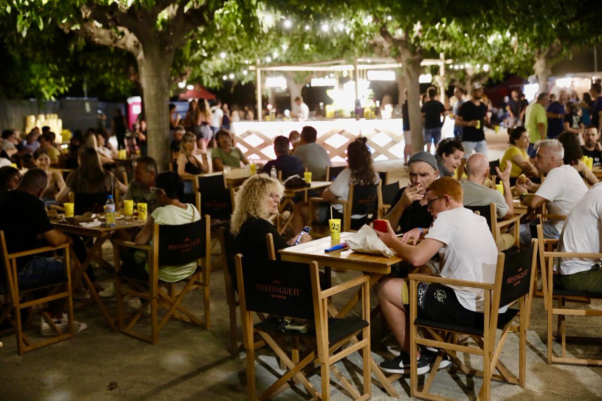 🎶 Així de bé ens ho vam passar ahir al Festival Gloriós amb Macaco + Derrumband!!
❗❗ Avui arriba el torn de Sopa de Cabra + Tarraco Surfers!
I recordeu que a partir de les 20h ja podeu gaudir de la zona village.