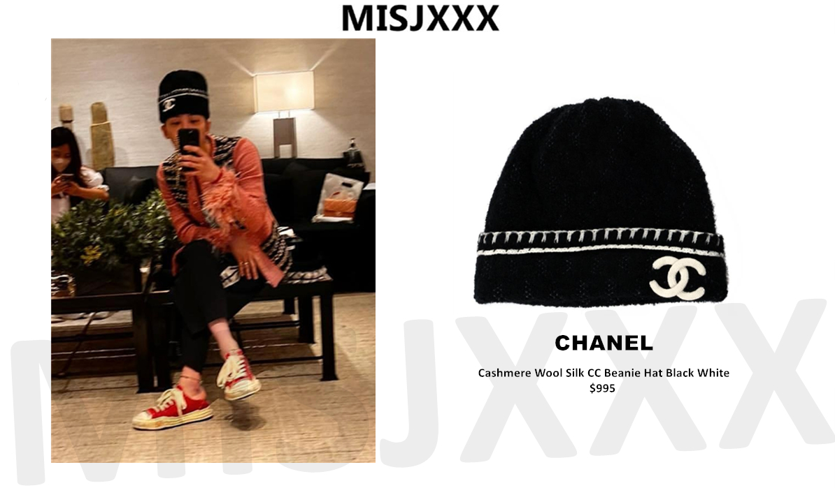 misjxxx's tweet photo. #GDstyle👉#CHANEL JACKET Tweed &amp; Feathers.($13,900)
#CHANEL Cashmere Wool Silk CC Beanie Hat Black White.($995)  #GDRAGON #GD https://t.co/kV51ZPzXR2