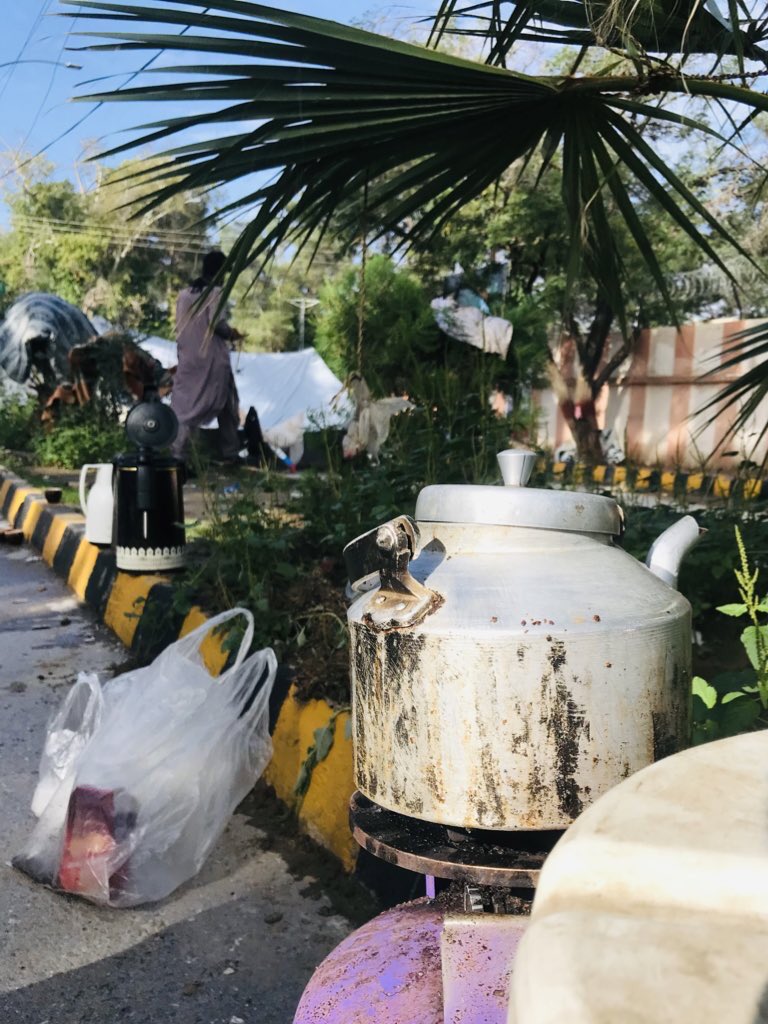 Baluch_07's tweet photo. چہ راہ ۓ اڈا مۓ                                              پیمےمساپر گار نباں !
۳۸ روچ 
#RedZoneSitInProtest 
#savebalochmissingperson https://t.co/a2rf8xgjrw