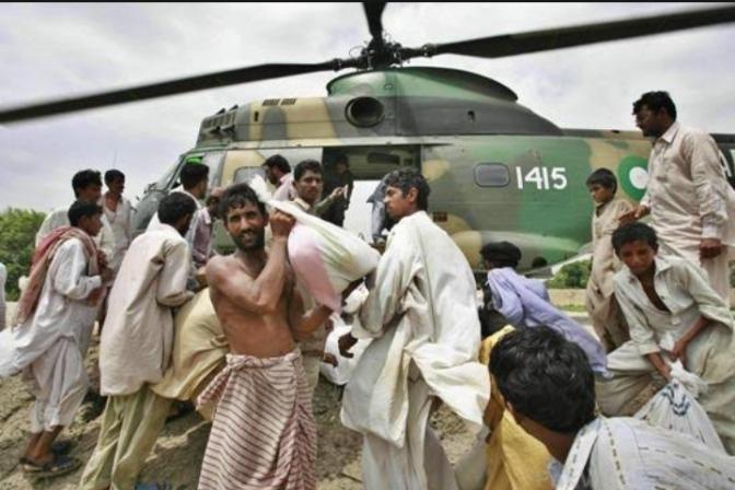 lmrankhanISP1's tweet photo. During recent rains water ruins the condition of Karachi but with the efforts pak army Karachi is able to live again
#PakArmy_RescuingNation
#PakArmyRescueEfforts https://t.co/wt0mRWVwmz