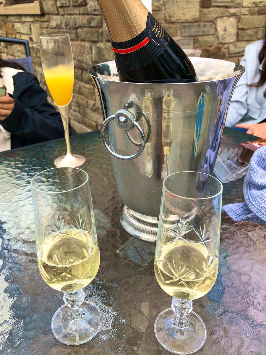 VictoriaMitch77's tweet photo. Champagne lunch pool side at Costa Del Burnley 🌴☀️🏖🍾🥂📸 with the girls..cracking start to Bank Holiday 😝👍🏻@MrsTownley82 @MatherHayley @DeanneAtage &amp;our little sidekick Emily #coswecan 🙌 https://t.co/lSMBbzNSIS