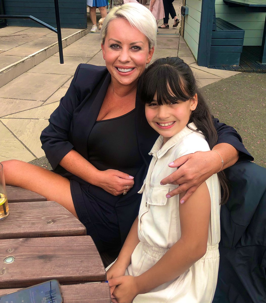 VictoriaMitch77's tweet photo. Champagne lunch pool side at Costa Del Burnley 🌴☀️🏖🍾🥂📸 with the girls..cracking start to Bank Holiday 😝👍🏻@MrsTownley82 @MatherHayley @DeanneAtage &amp;our little sidekick Emily #coswecan 🙌 https://t.co/lSMBbzNSIS