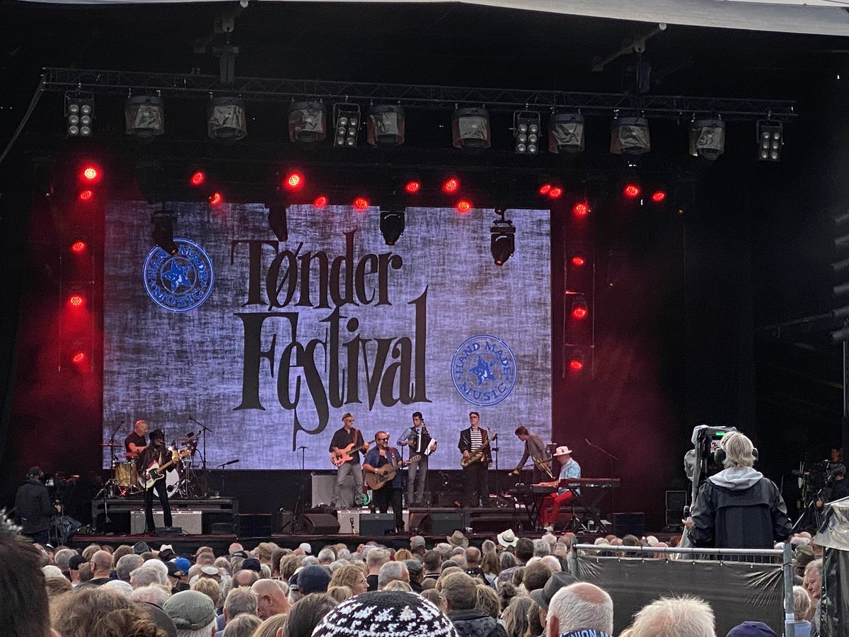 Vinkelmule's tweet photo. Thank you @MavericksMusic for the wonderful concert last night at #tonderfestival 🙏🏻🥰 You did great and you are the highlight of the @TonderFestival to me 😍 #TF22 https://t.co/ZIWUsEVh08