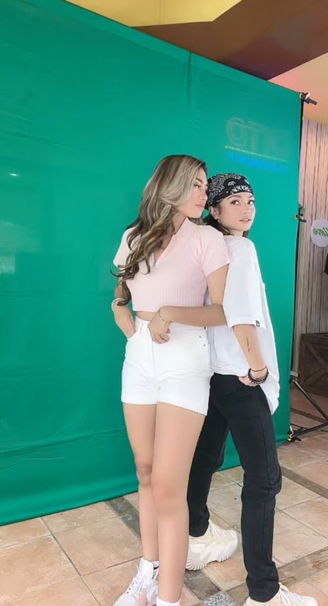 lalalimario's tweet photo. EXPENSIVE COUPLE SHEEESHHH ANG GAGANDA NYO SOBRAAAA 😩 APAKAN NYO KO PLSSSS @shinayahdc @AngelicaGegante https://t.co/BNjnlCZWvC