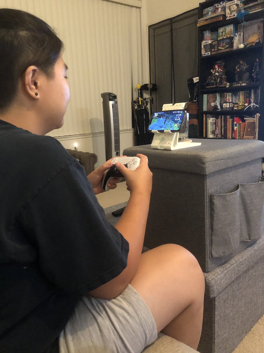 _calexn's tweet image. I only play genshin wrong in every way possible.