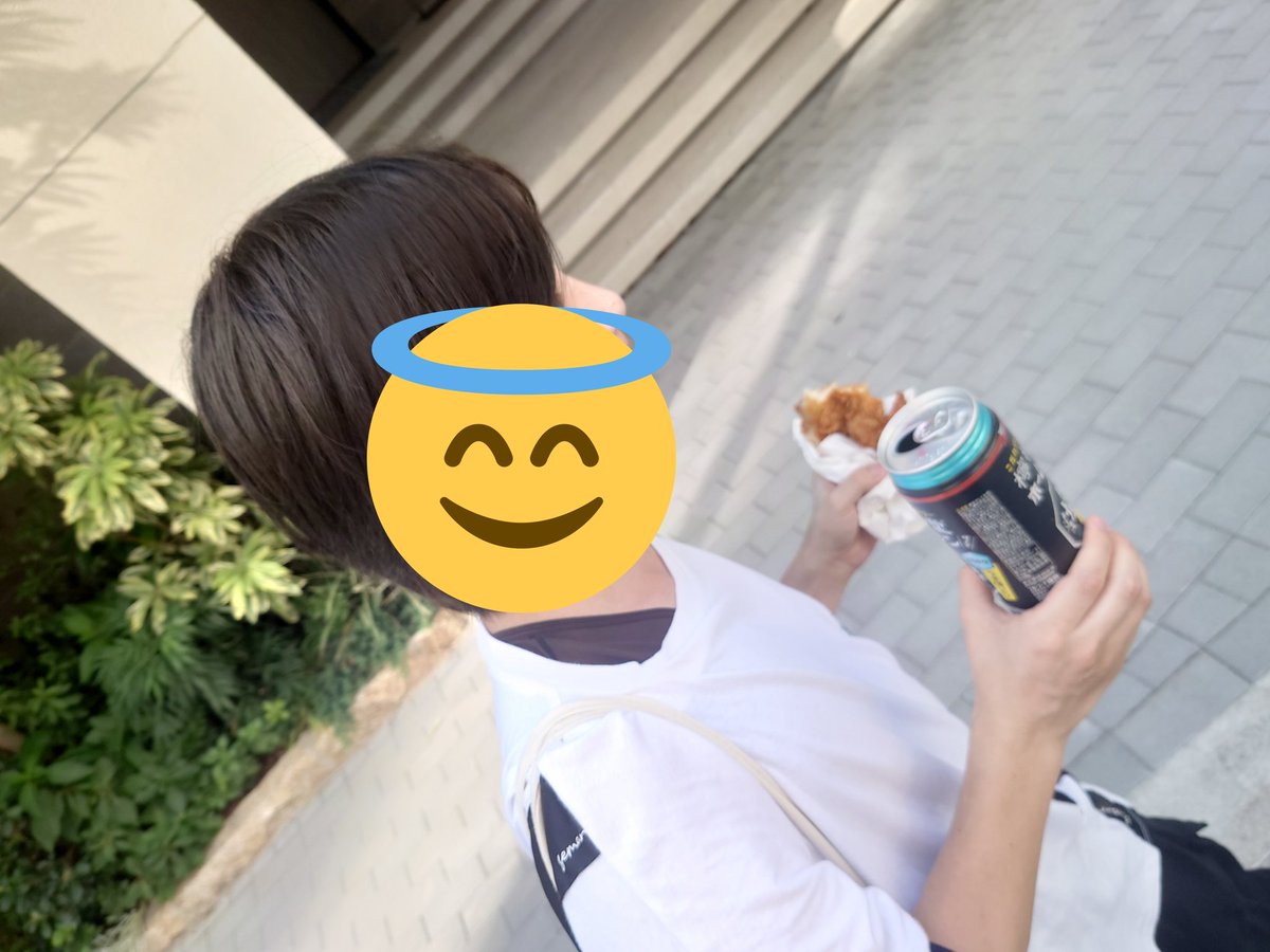 Ivy_0804_'s tweet photo. チビとデートしています。
横浜。
昼間から酒を飲みふけるのです https://t.co/3Dw0kl2R3t