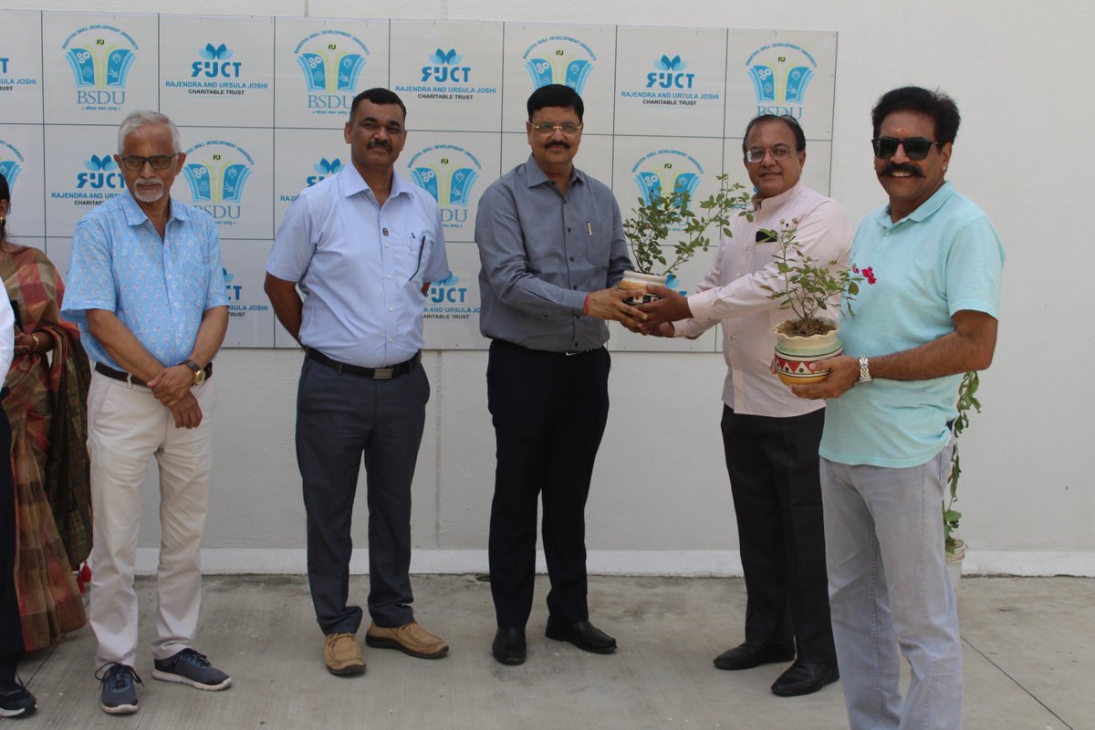 BsduOfficial's tweet photo. One Student 👨‍🎓👩‍🎓 One Tree🌲 
Glimpses from the Tree Plantation Drive at Bhartiya Skill Development University #jaipur
#CleanGreenBSDU #BSDUSkill #GoGreen #OneStudentOneTree
@EduMinOfIndia @YASMinistry @dpradhanbjp https://t.co/HpTUqDMy4V