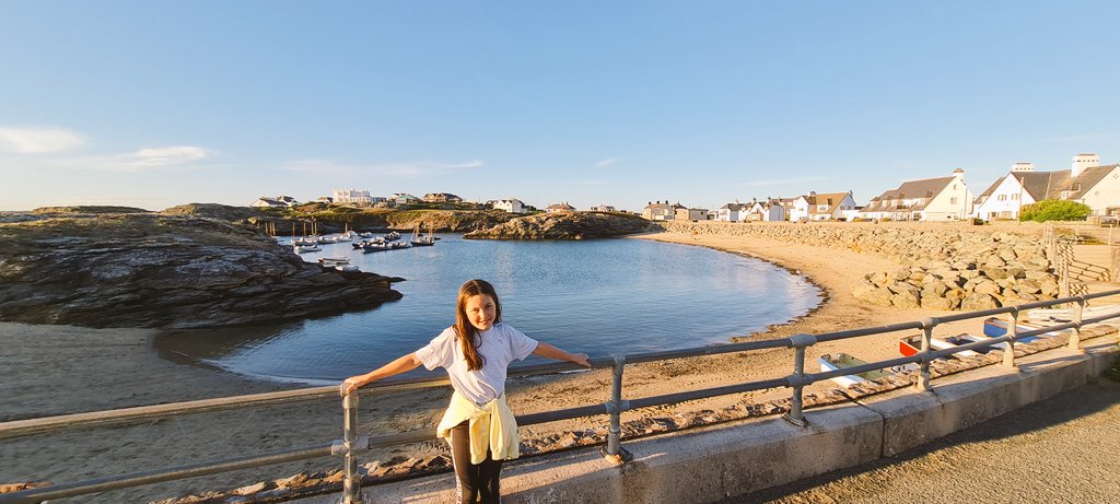 ladydignam's tweet photo. Ella had a fantastic holiday in Anglesey @MrsWilliamsSM https://t.co/JWQMNNpAur