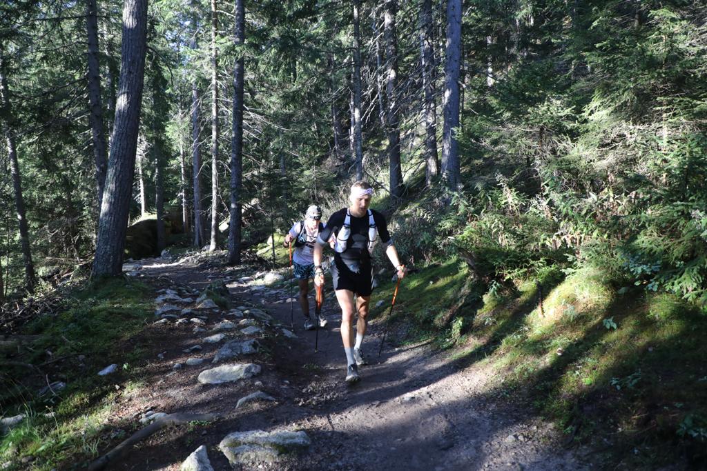 iRunFar's tweet photo. Tom Evans and Zach Miller are 4th and 5th and still together before Champex-Lac (125km). They are 32 minutes off the lead, calling this a “bromance,” and asking how the guys are in front of them. #UTMB https://t.co/tMdrHx96jj