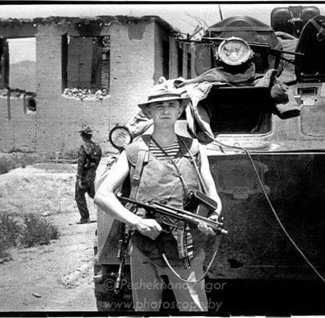 DocStrangelove2's tweet photo. Spetsnaz GRU during the Soviet Afghan War with an MP5. Believed to be one of the many smuggled HK guns channeled to East Germany through secret sales during the Cold War. https://t.co/AWgojdGcCD